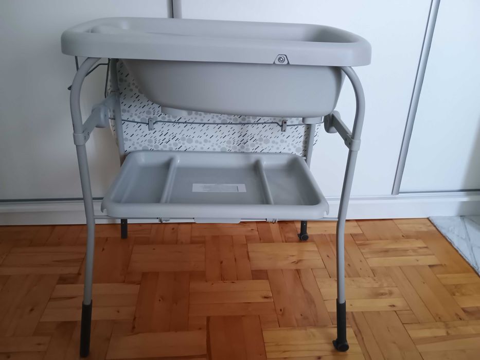Wanienka Chicco Cuddle & Bubble ze stojakiem i przewijakiem