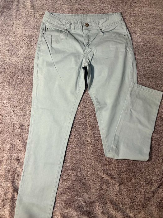 Bawełniane spodnie z niskim stanem