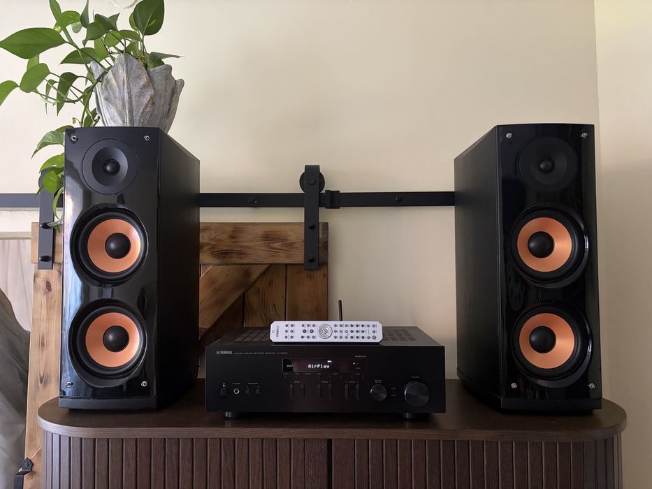Yamaha R-N303D Amplituner