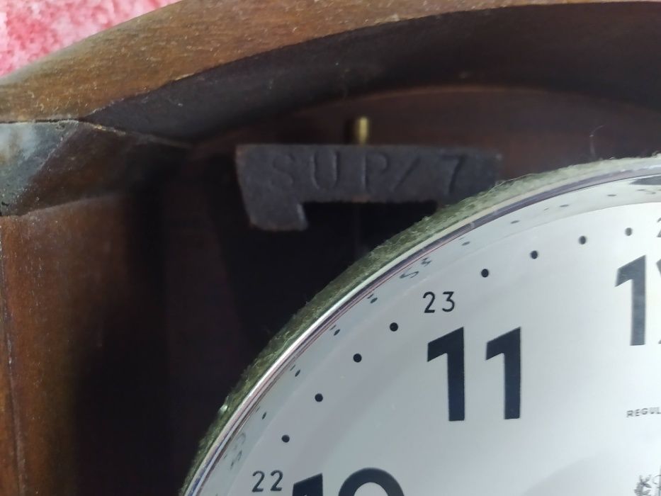 Relógio Antigo de Pêndulo