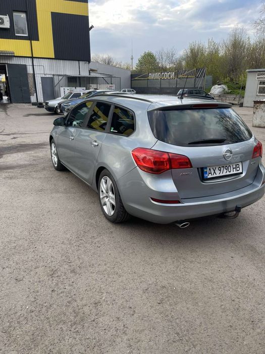 Продам opel astra J