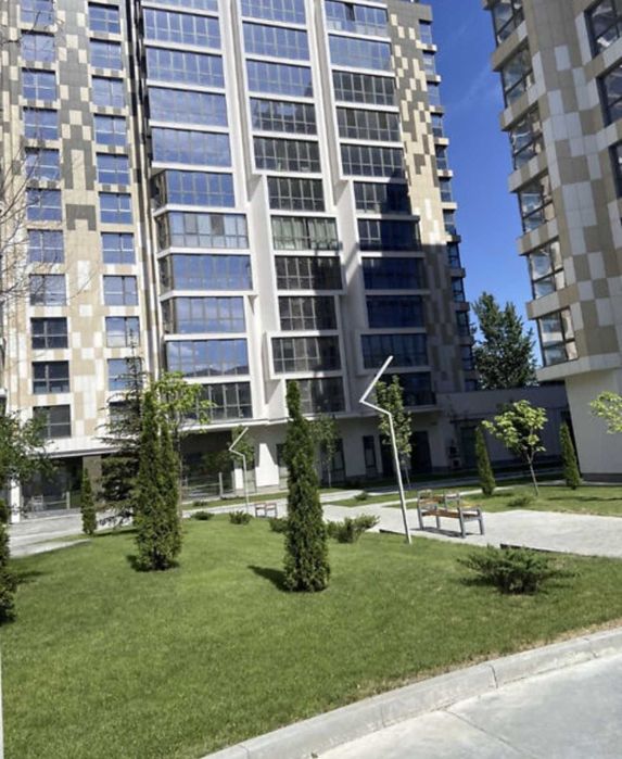 Продам 2-кімнатну квартиру  з євроремонтом  ЖК Рибінський