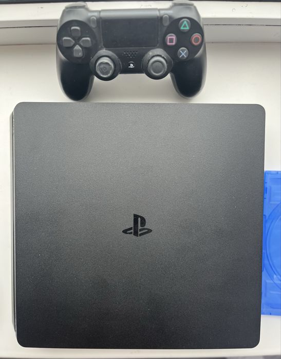 PlayStation 4 slim 1TB + 2 джойстика