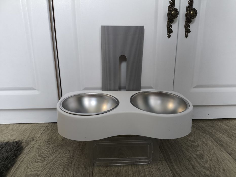 Подвесная кормушка для животных