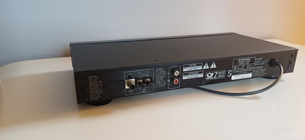Tuner Pionieer F-551