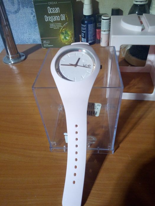 Часы, женские, наручные.