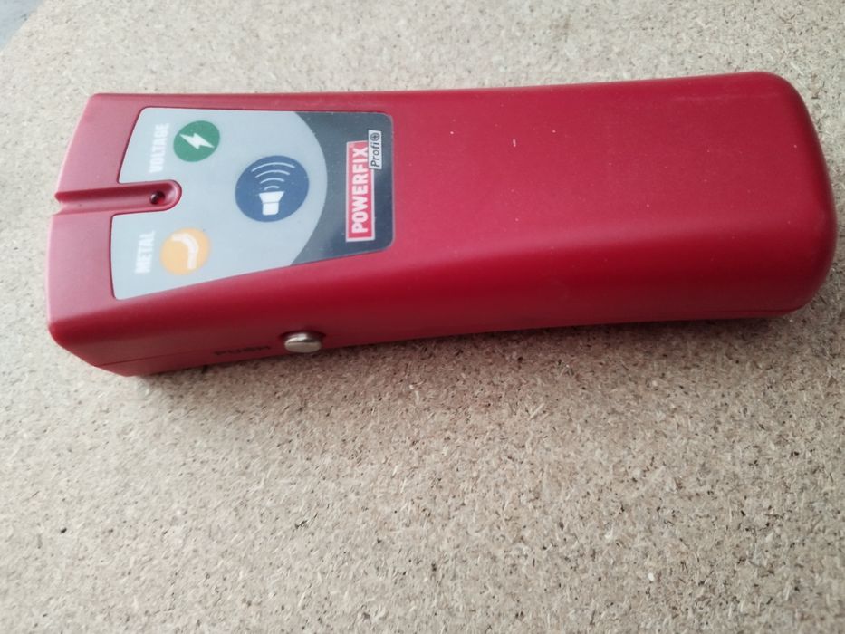 2 wood, electrical cable, metal detectors64284430092930122