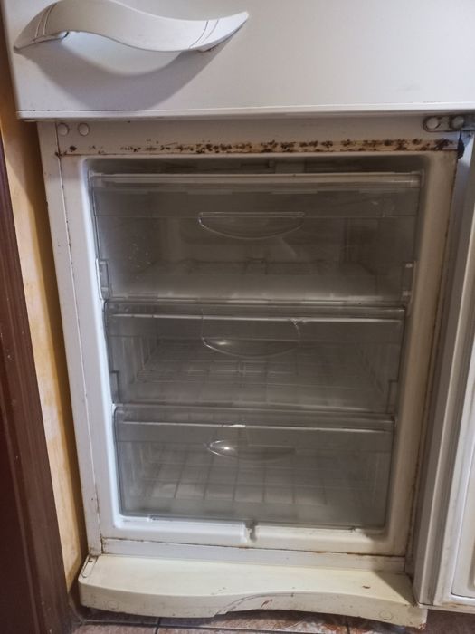 Продається холодильник Атлант двох компресорний