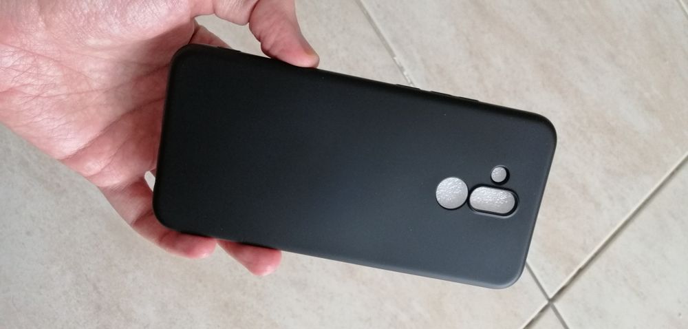 Capa Huawei Mate P20 Lite Preta Aveludada