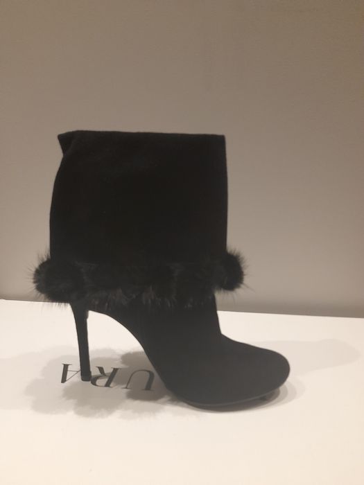 Zamszowe buty na szpilce Badura