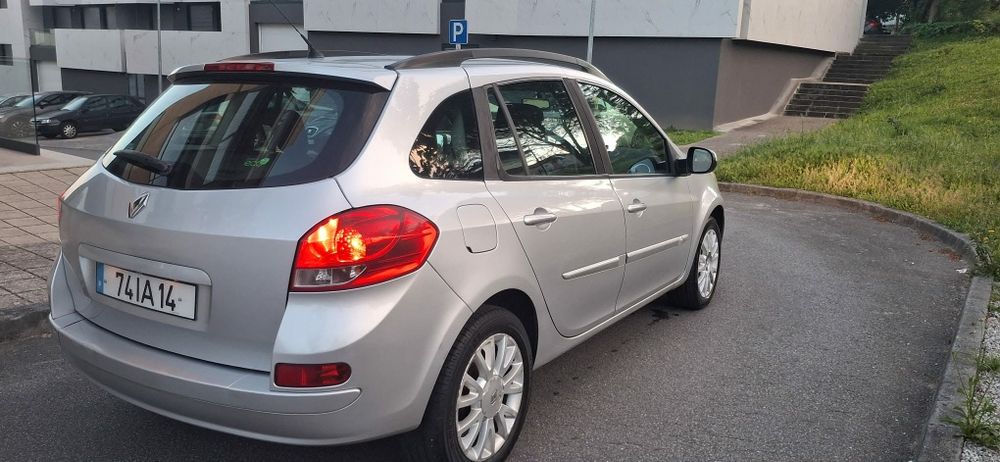 Renault clio break 
Ano 2009
1.5 disel.
300 mil kms 
Impecável em todos aspectos 
Sem nada apontar 
Revisoa efectuada 
Duas chaves 
Arcondicionado 
Vi