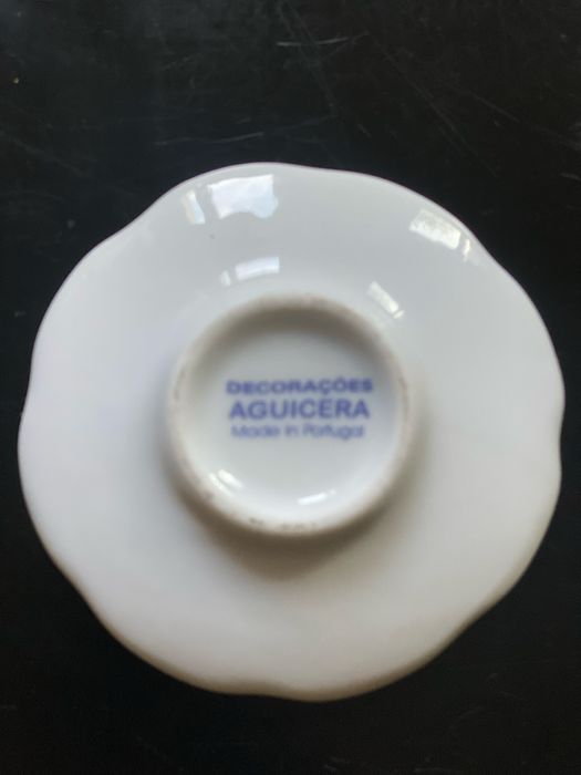 Conjunto de 9 chávenas de café com pires - Decorações Aguiceira