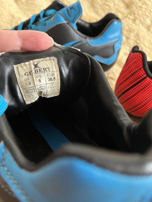 Buty piłkarskie korki wkręty na grząską nawierzchnię rozmiar 38,5