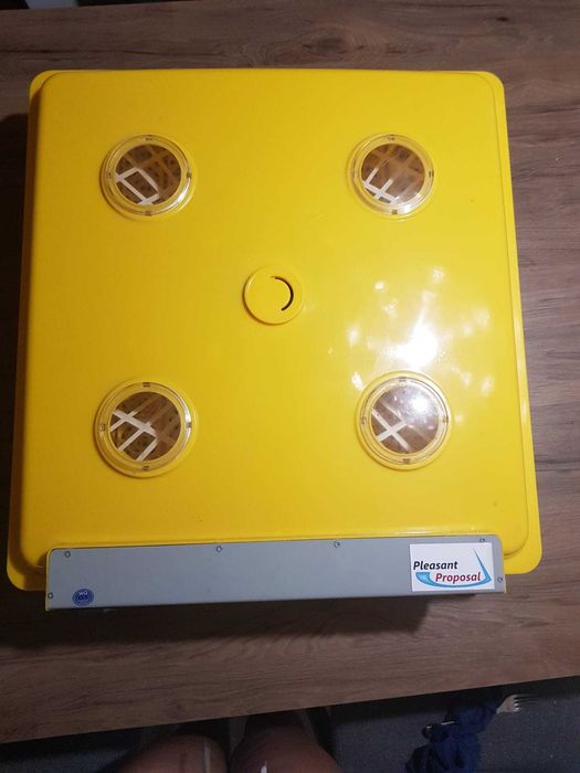 Chocadeira Incubadora Automática de 98 ovos