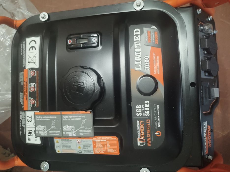 Бензиновий генератор