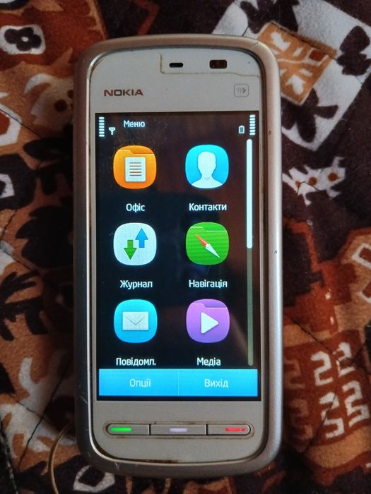 Мобільний телефон Nokia 5228