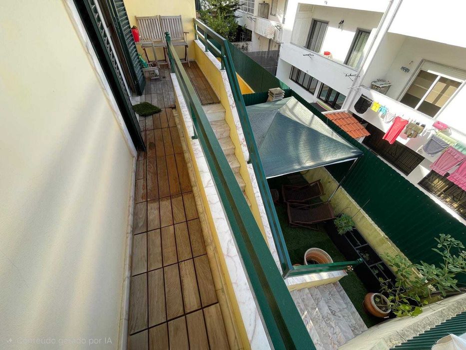 Moradia T3  em Vale de Milhaços, Corroios, com garagem