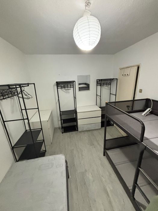 ALUGO QUARTO partilhado em Rio de Mouro junto ao Shopping Alegro Sintra/ DESPESAS INCLUSAS
