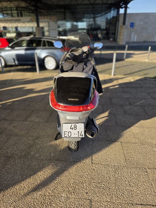 Moto Piaggio X8 200
