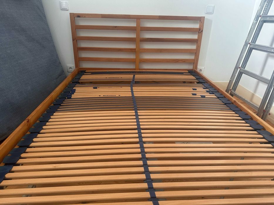 Vendo cama FJELLSE do IKEA, incluindo colchão VADSÖ e estrados de alta qualidade !