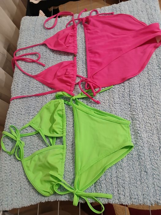 Продам купальники яркие