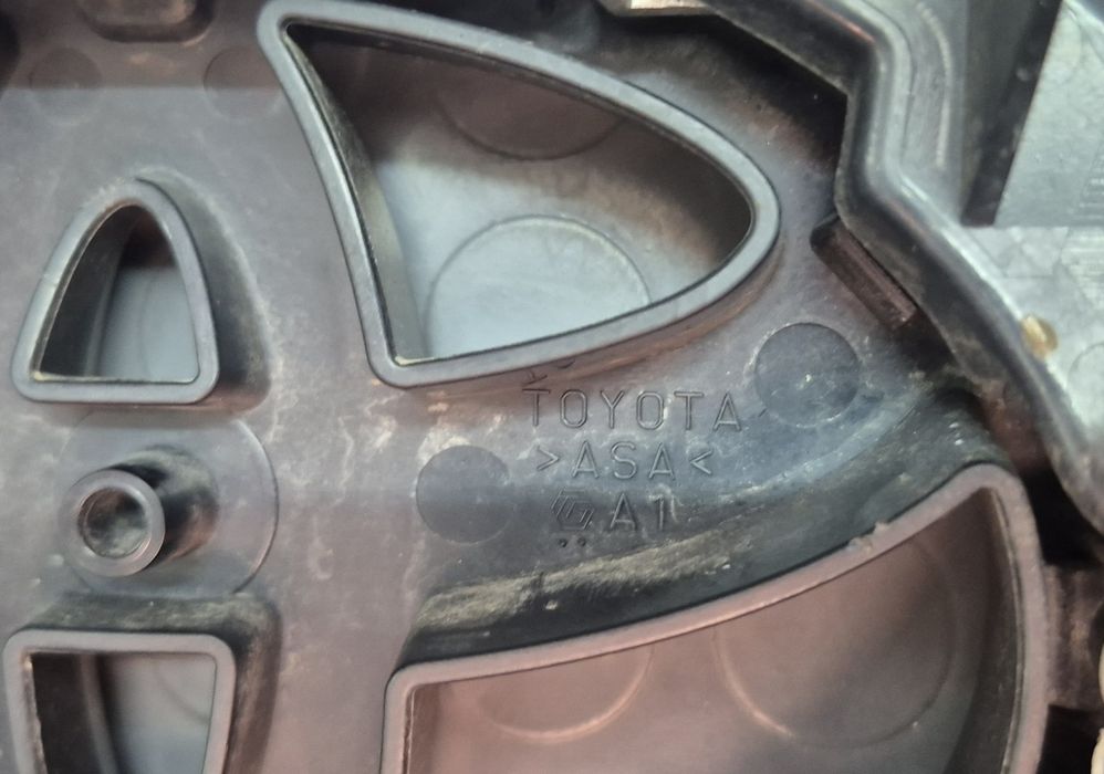 Передня решітка Toyota Camry V50/V55