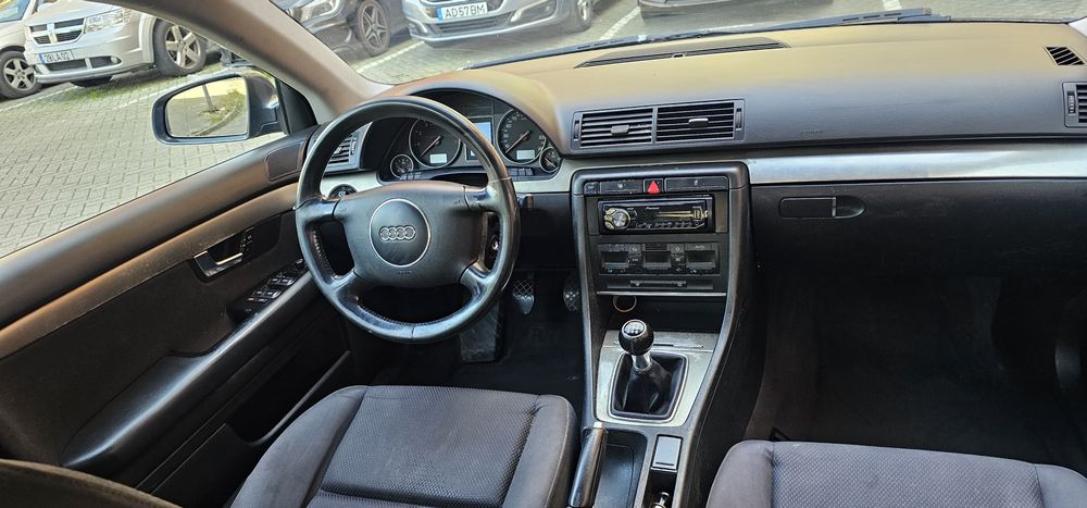 Audi A4 1.6 gasolina impecável 02