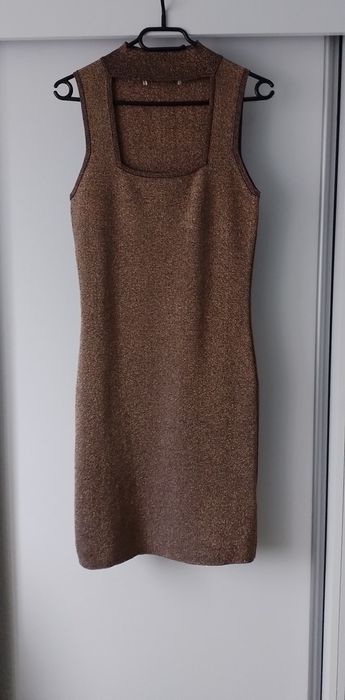 Złota brokatowa sukienka bez rękawów rozm S