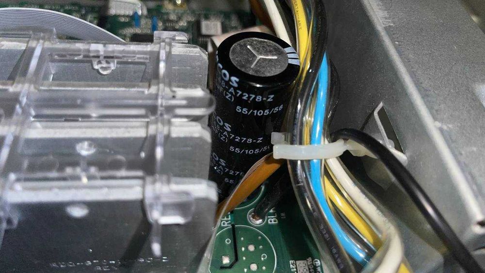 ДБЖ APC Smart UPS 1500 (SUA1500RM2U, 640-7734L REV11) без акумів