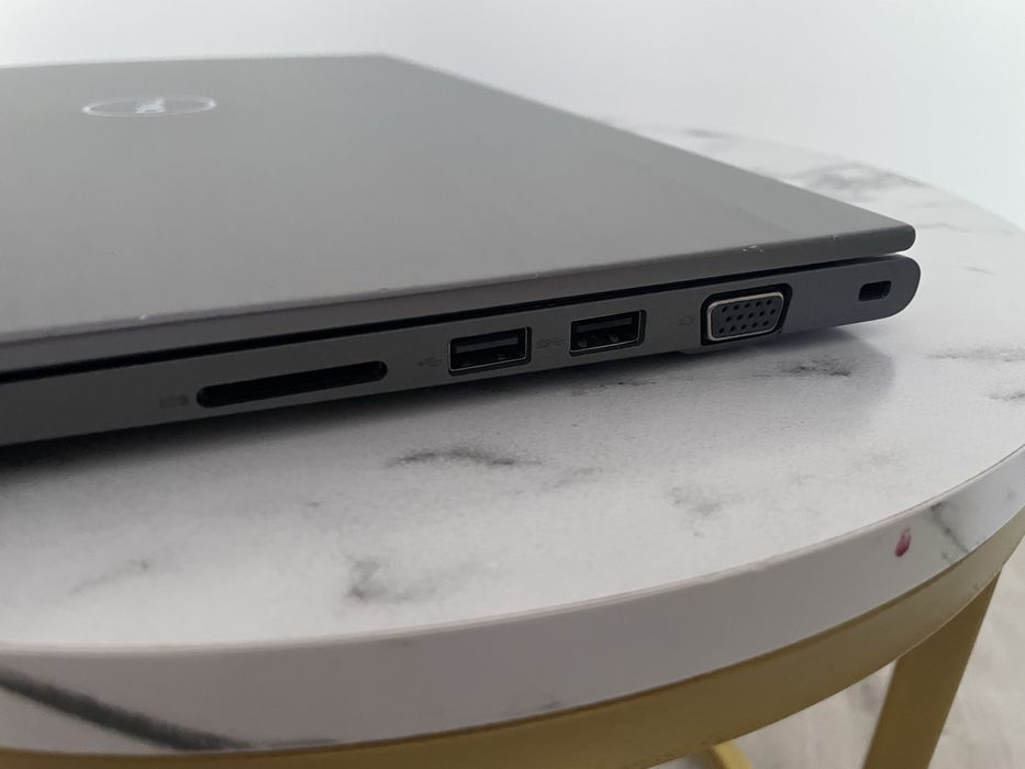 Laptop Dell Vostro 5568 i5 , 8gb ram , 256 ssd