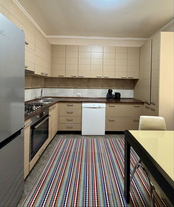 Продається двох поверхова квартира