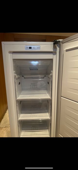 Arca congeladora vertical Becken 155L