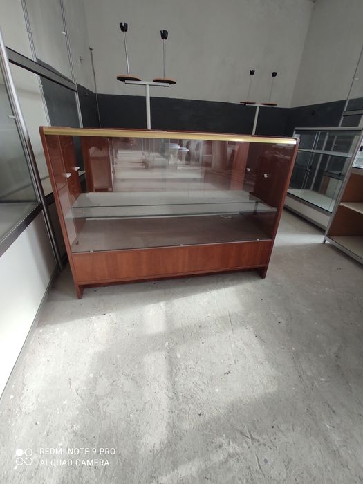 Продам шкафи-вітрини