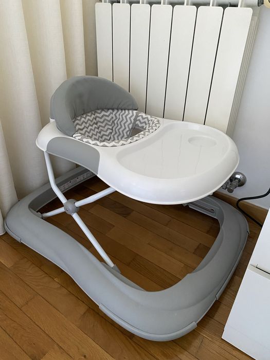 Andador bebé com base anti-virar