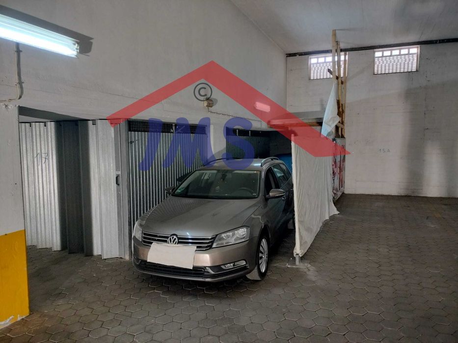 Garagem – Estacionamento Quinta da Malata, Portimão.