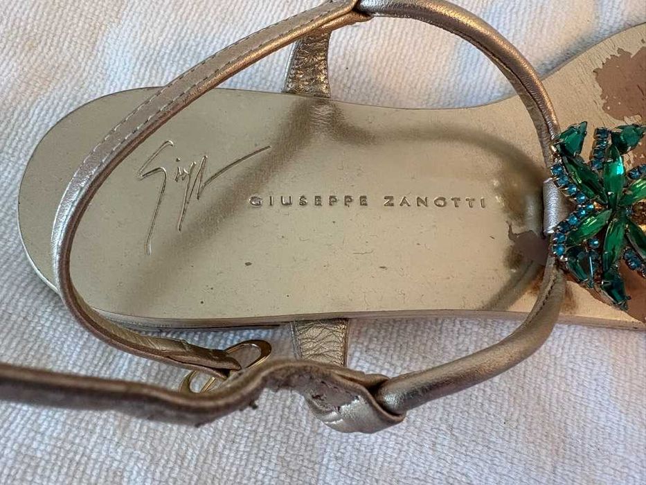 sandálias plana Giuseppe Zanotti, modelo Venice Beach 36