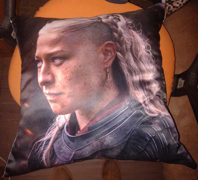 Ród Smoka - Rhaenyra Targaryen - Poduszka Dekoracyjna