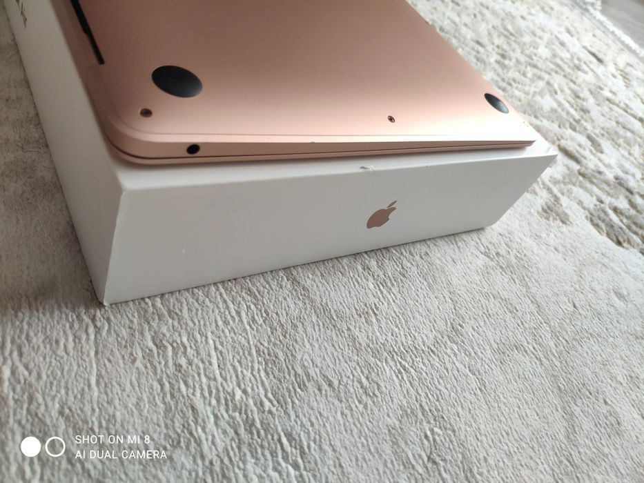 Macbook air 13 2018 i5 / 8 / 128