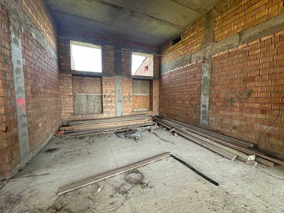 В продаже одноэтажный Дом из красного кирпича на участке 15-соток.