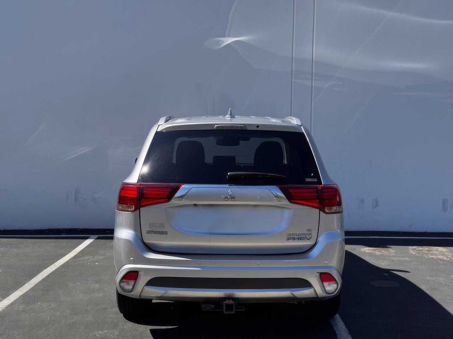 Mitsubishi Outlander Phev      2018