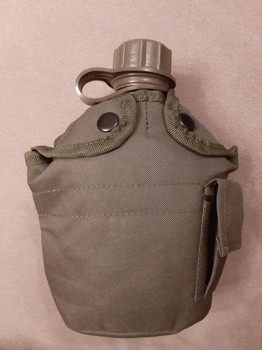 Bidon wojskowy z pokrowcem