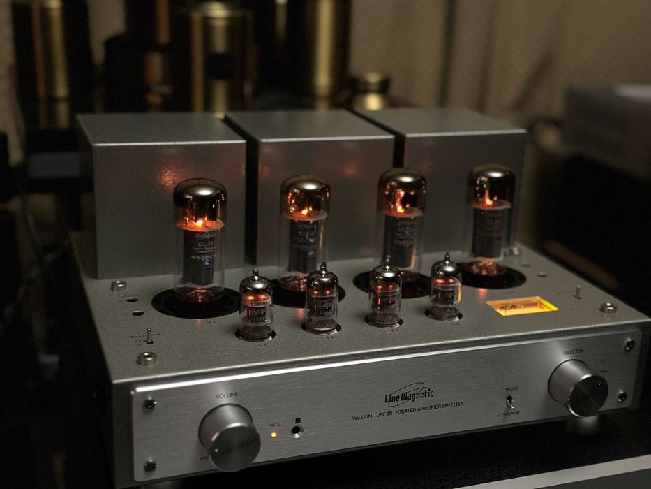 Ламповий підсилювач Line Magnetic LM-211ia на лампах EL34
