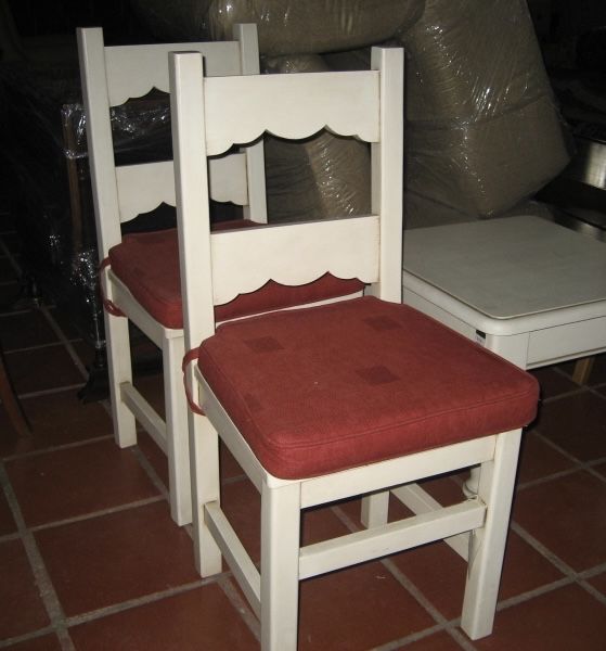 Cadeira em pinho nordico pintada branco