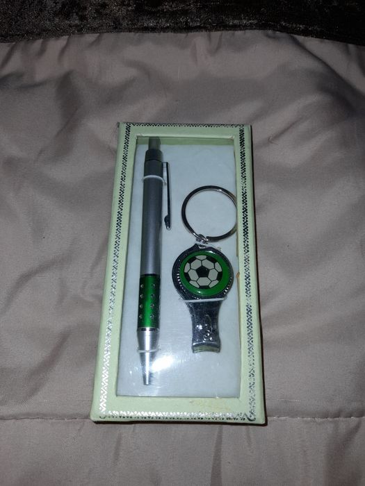 Conjunto Porta Chaves e Caneta.