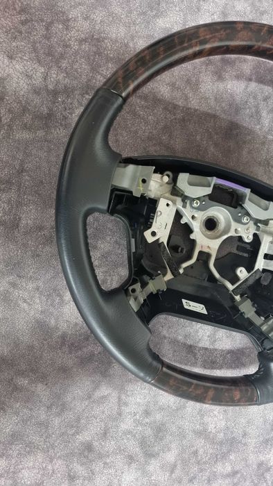 Руль с деревом Toyota LC200