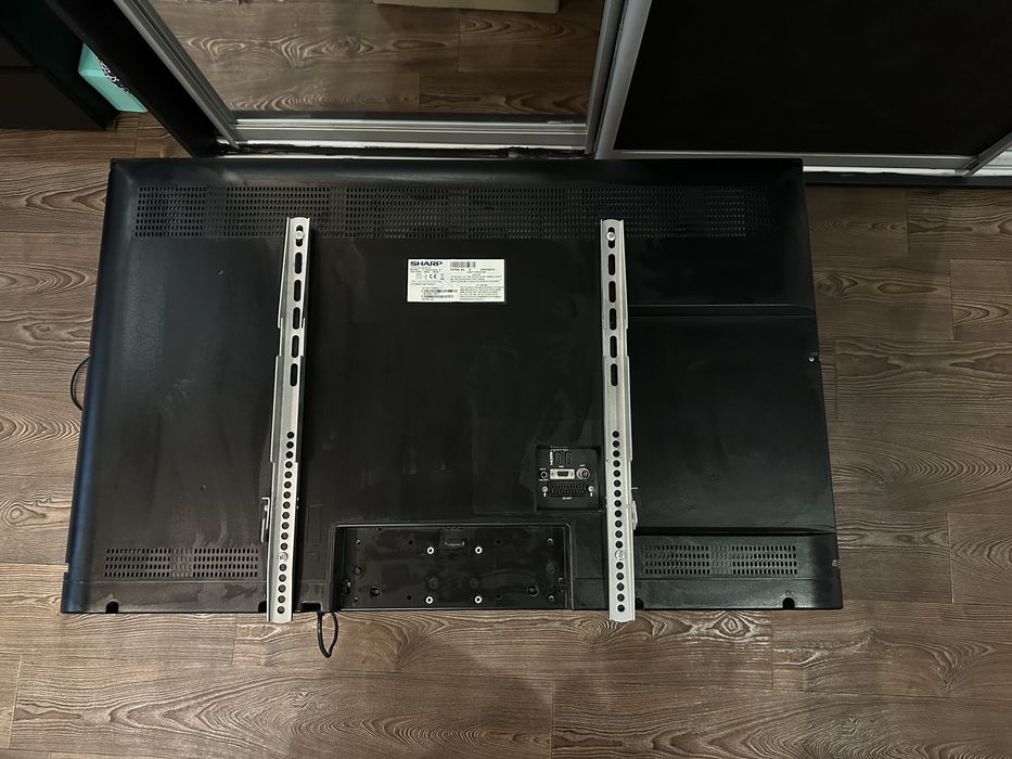 Телевізор Sharp.
