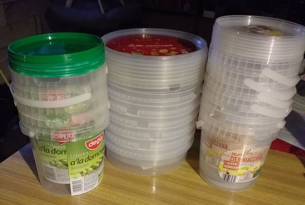Pojemniczki na żywność.