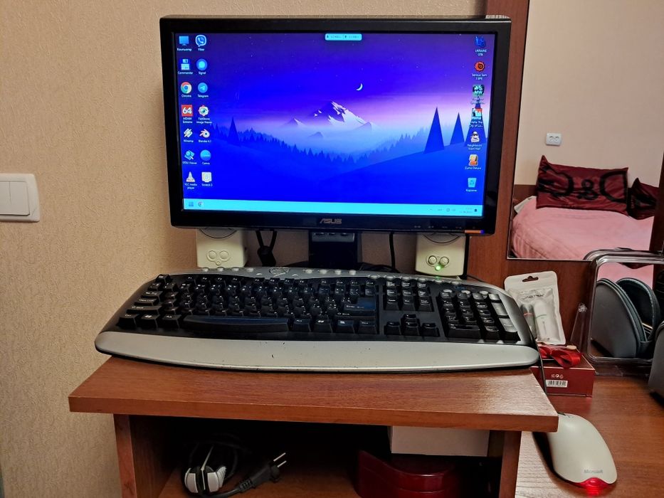 Комп+монік,клава,миша,колонки. SFF IntelCore 2Quad CPU 4GBRAM 320GBROM