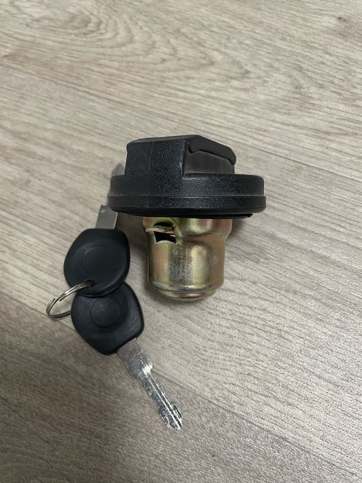 Кришка бака з ключем, пробка бака, замок, для бензобака, пробка Opel