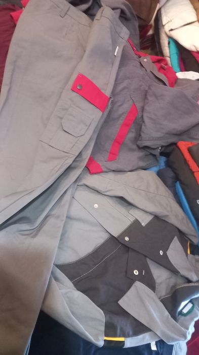 Робочі штани і куртки